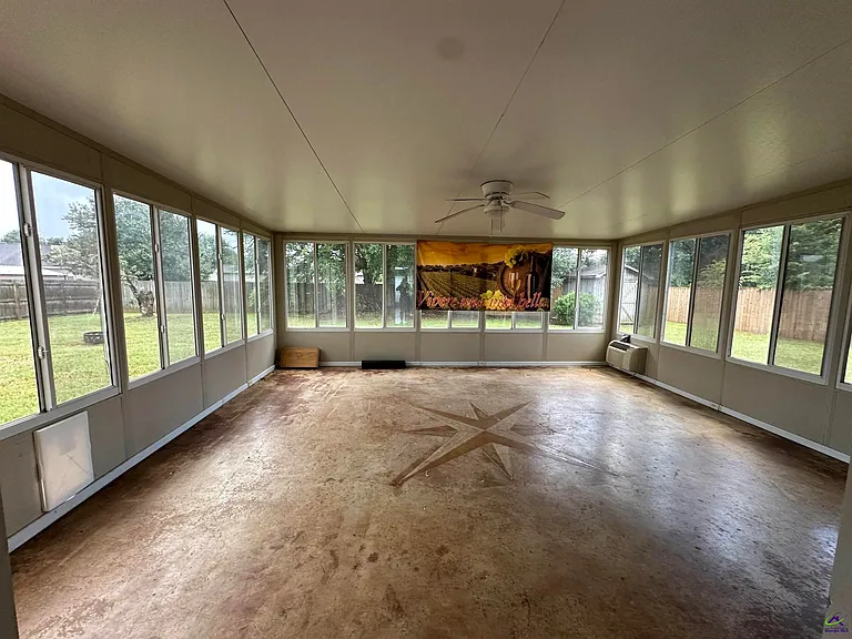 225 Autumn Woods Dr — Photo 16