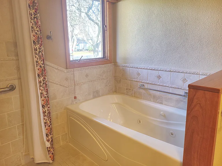 1109 Birch St — Photo 14