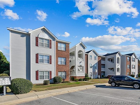 3rd image of 283 Waterdown Dr APT 3