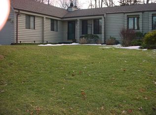 8 Highridge Dr, Huntington, NY 11743
