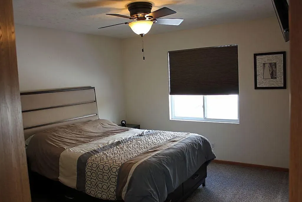 3 bed, 1637 sqft, $1,900 — Photo 3
