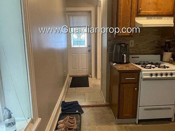 3rd image of 1110 Kenwood Pkwy #7