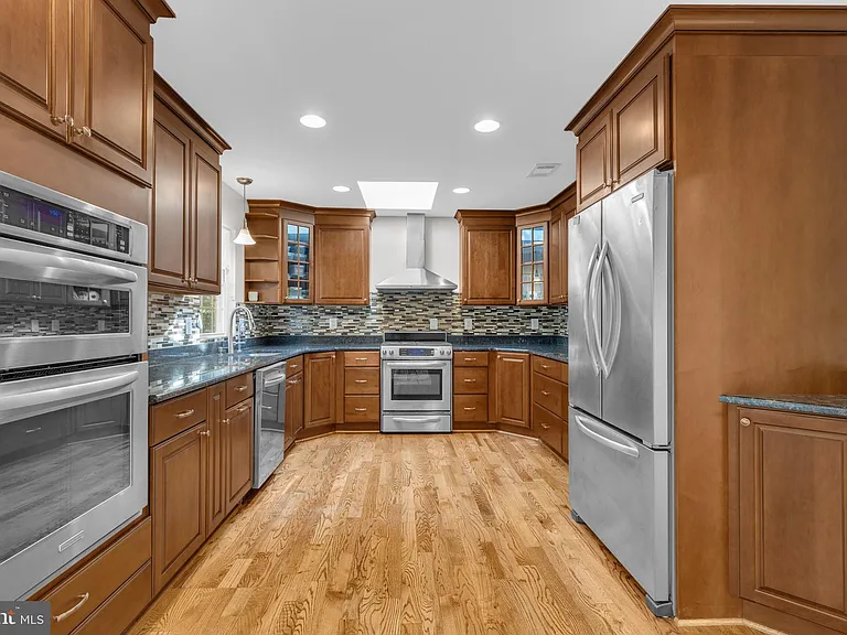 7205 Van Ness Ct — Photo 12