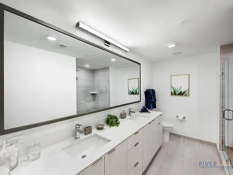 Riverland Apartments — Photo 17