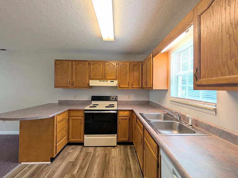 587 Baker Rd #G4 — Photo 4