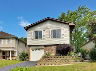 530 Princeton Dr, Bolingbrook, IL 60440