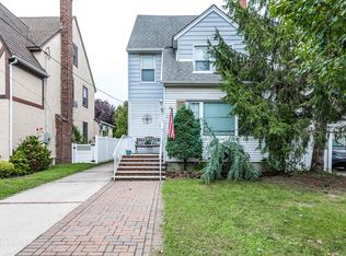 374 Marcellus Rd, Mineola, NY 11501