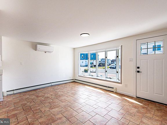 4th image of 34 Frank Dr