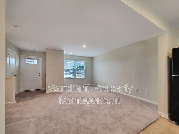 5th image of 18 Pine Thicket Dr