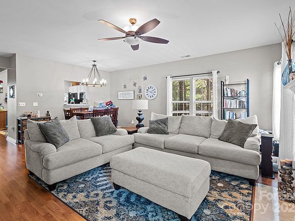 3rd image of 13511 Merry Chase Ln