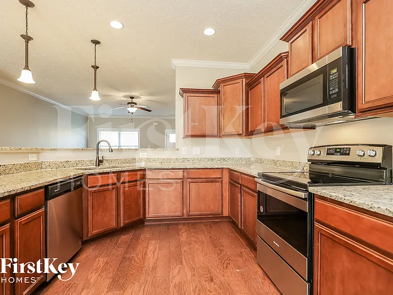 1032 Henry Place Blvd — Photo 7