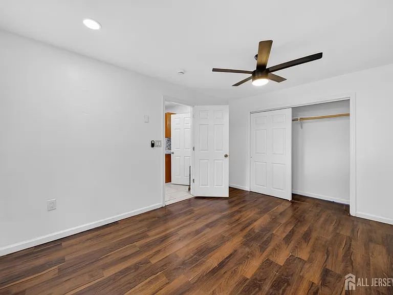 534 Roosevelt Ave #5 — Photo 5