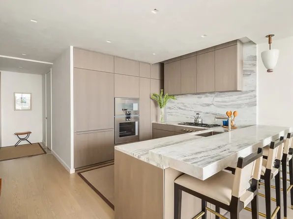 500 West 18th Street image 8 of 26