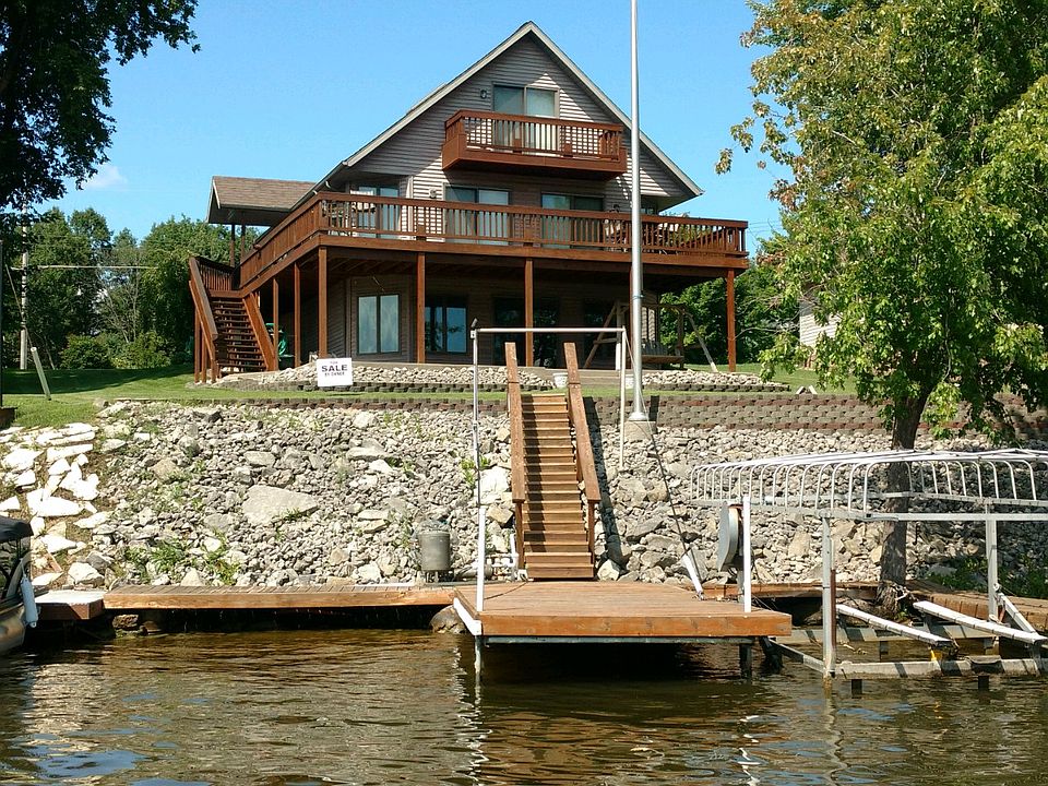 Coming in to the suspended Dock and hoist