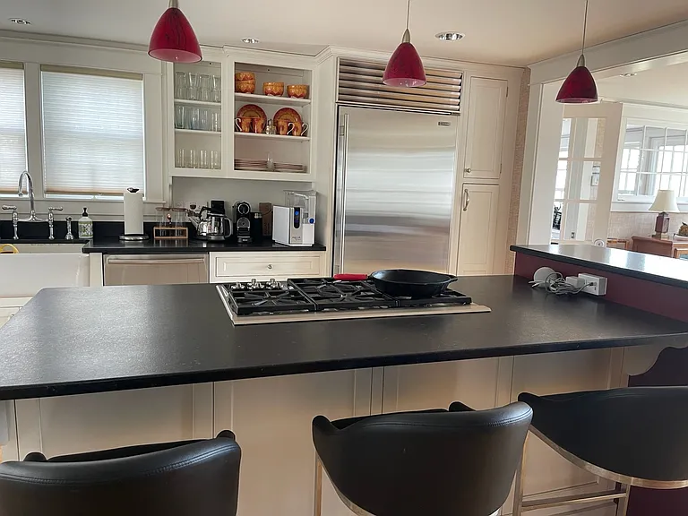 142 Russell Ave — Photo 12
