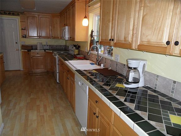 3rd image of 1941 E Mason Lake Drive W