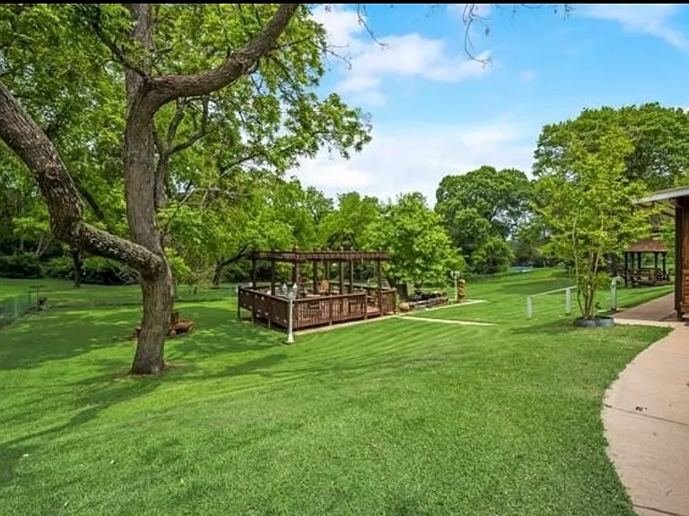 6049 W Red Bird Ln — Photo 10