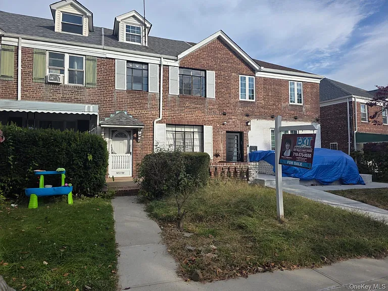 3-bedroom house for sale in Pomonok-Electchester-Hillcrest