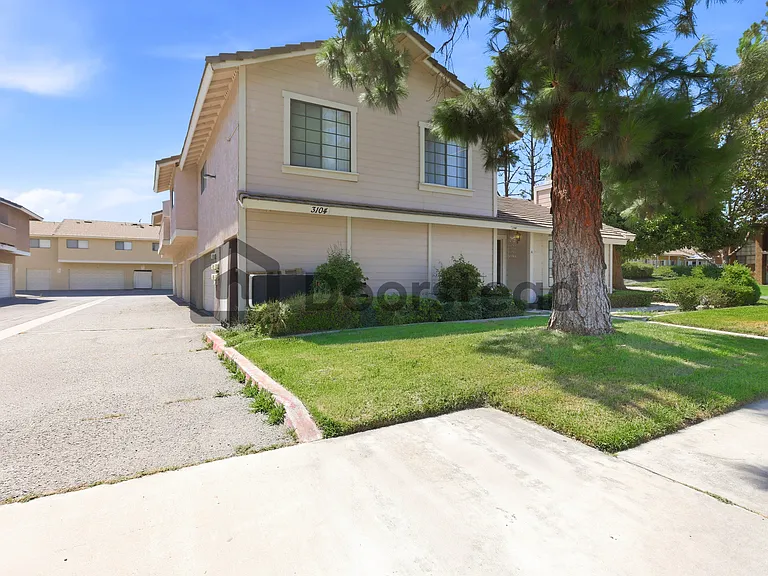 3104 Jaguar Way #B — Photo 4
