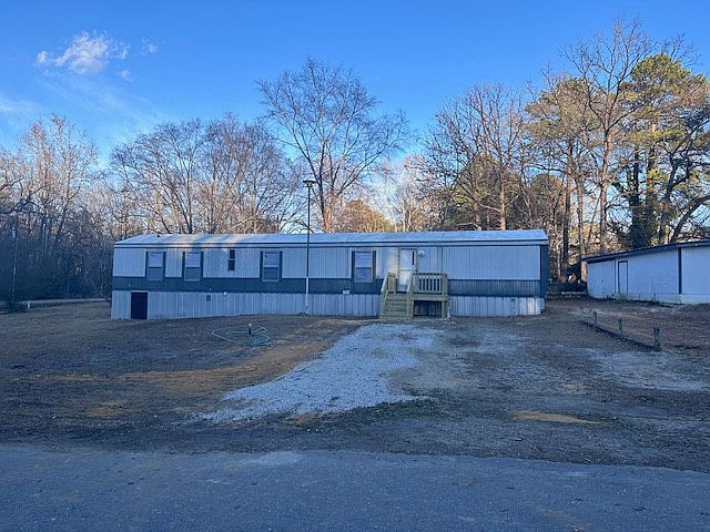 1st image of 2909 Pinecrest Dr