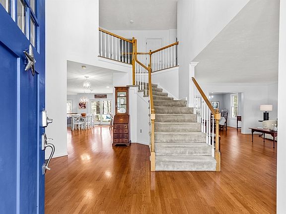 4th image of 154 Partridge Brook Cir