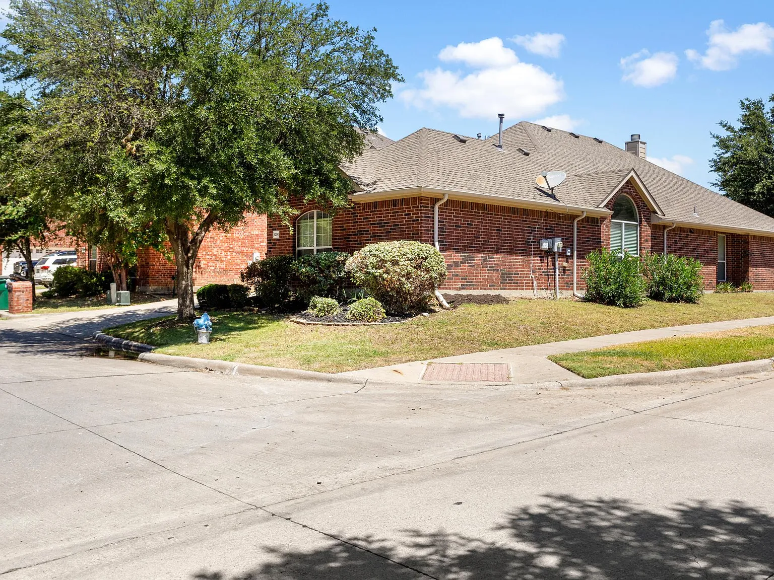 8200 Hitching Trail — Photo 4