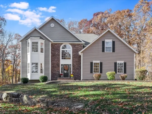 3 Whispering Woods Ln, Sparta Twp., NJ 07871