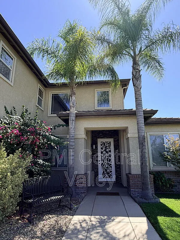 5 bed, 3.0 bath, 2572 sqft, $3,500 — Photo 4