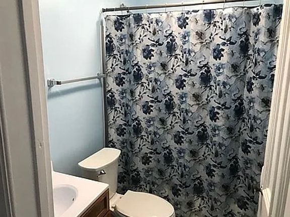 4th image of 322 E Main St APT 4