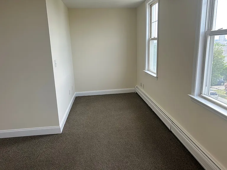 48 Woodside Ave E #3 — Photo 8