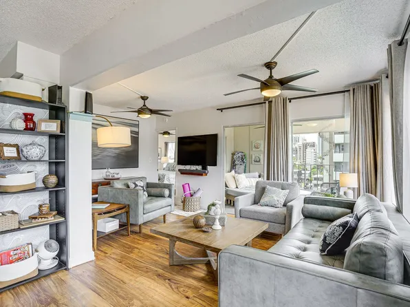 222 Kaiulani Ave, Honolulu, HI