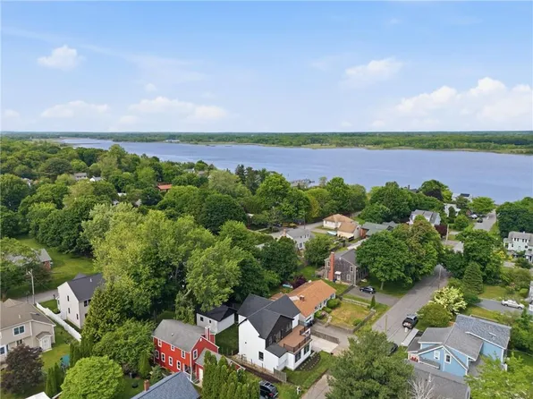 42 Orchard Ave, Barrington, RI 02806