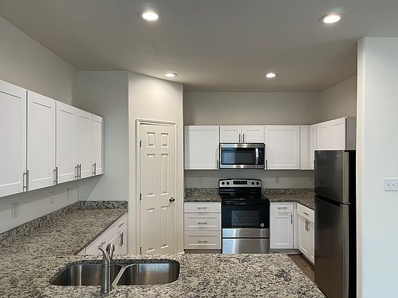 4th image of 313 Lead Creek Dr