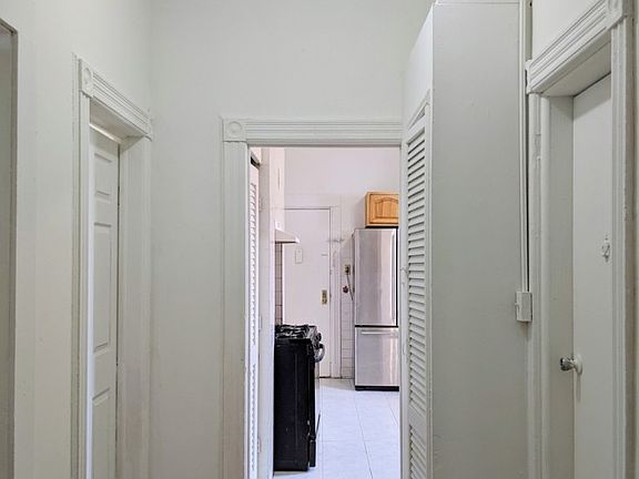 4th image of 39 Convent Ave #1R