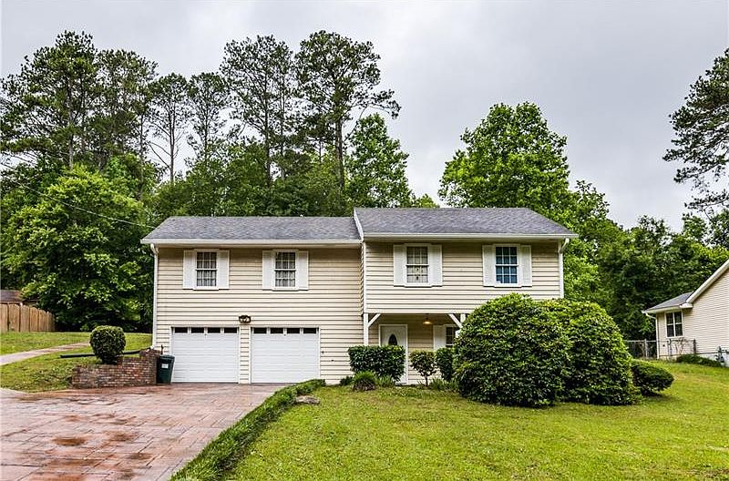 1st image of 2567 Fairfield Dr SW