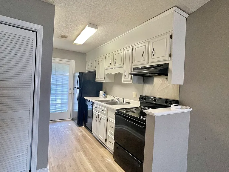 230 Lanier Dr — Photo 13