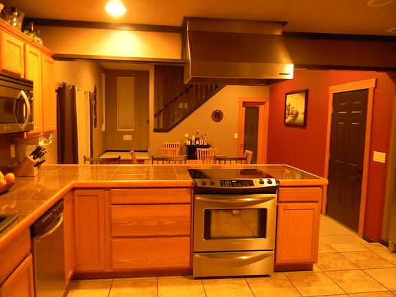 Kitchen/Dining Area