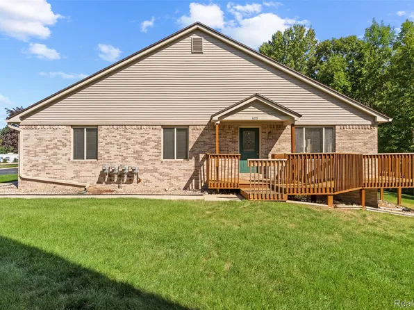 1039 Old Leake Ct #200, Holly, MI 48442