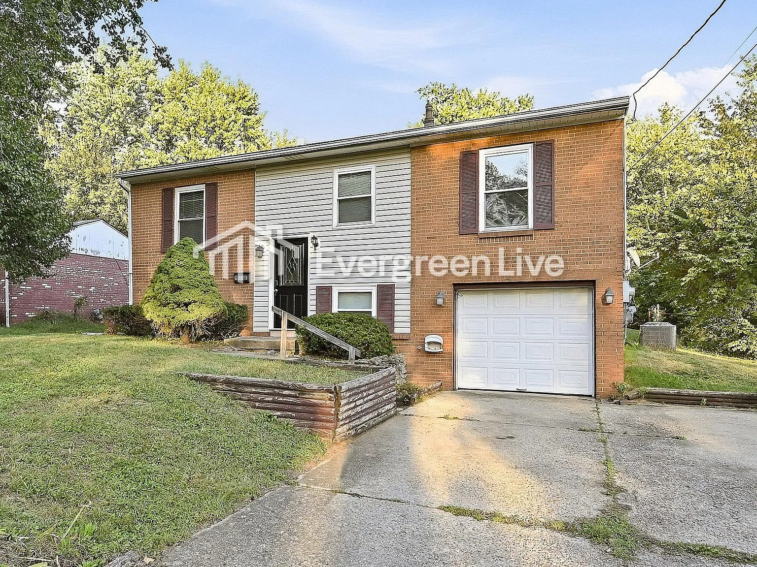 3 bed, 1.5 bath, 1674 sqft, $1,795 — Photo 1