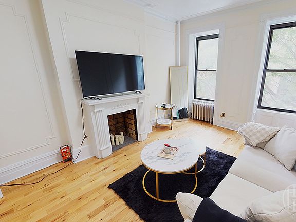 2nd image of 533 E 87th St #3E