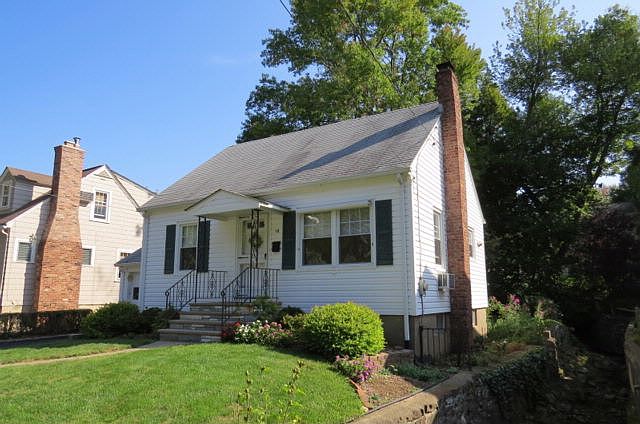 2nd image of 18 Gates Ave