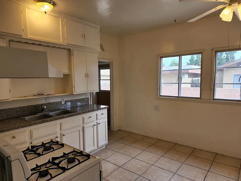 5733 Fair Ave #5733 — Photo 16