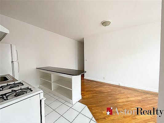 4th image of 3607 32nd St APT 2F