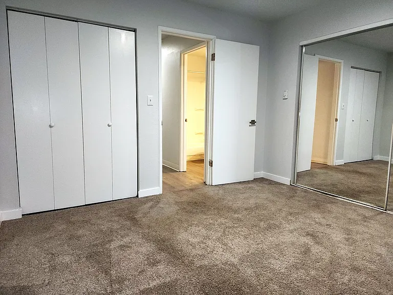 Kent Riviera Apartments — Photo 7