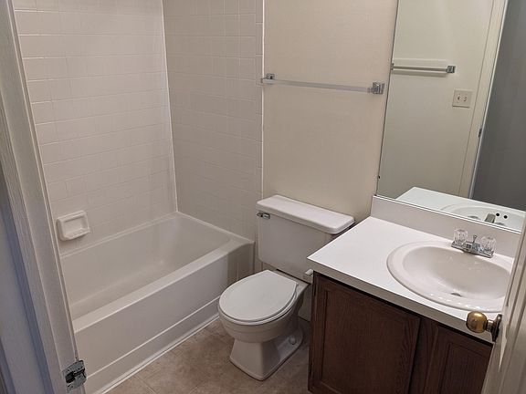 5th image of 1103 Amberwood Dr #1