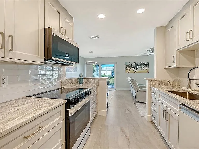 131 Whispering Sands Cir #V-33 — Photo 19