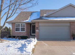 5115 Red Fox Rd, Bettendorf, IA 52722