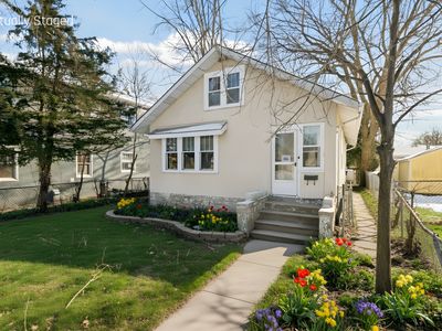 2817 Golden Valley Rd, Minneapolis, MN, 55411