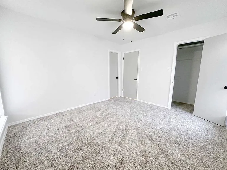 218 SE Surrey Pl — Photo 21