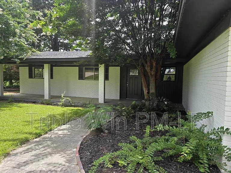1908 E Lakeview — Photo 4